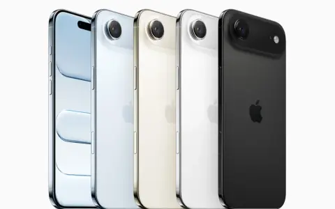 Pięć iPhone'ów w różnych kolorach: błękitny, biały, złoty, biały i czarny. Kiedy pojawi się iPhone 17?