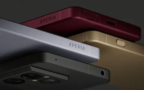 Zbliżenie na cztery telefony najnowszy sony xperia w kolorach: czarnym, srebrnym, złotym i bordowym.