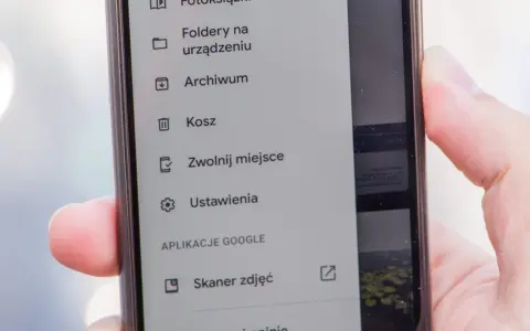 Menu telefonu pokazuje opcje: Foldery, Archiwum, Kosz, Zwolnij miejsce, Ustawienia. Gdzie jest kosz w telefonie? Tutaj!